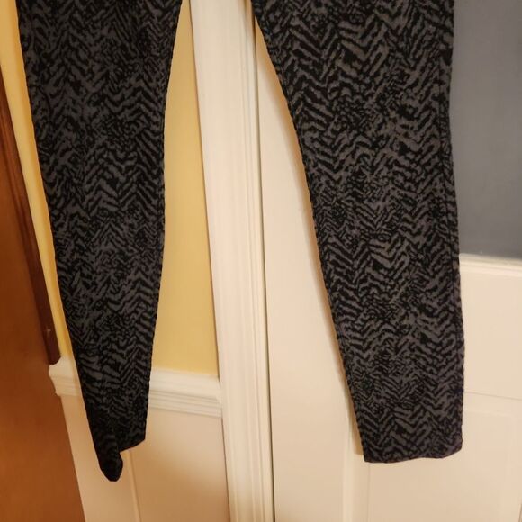 7 For All Mankind Women's Black & Gray Zebra Print Skinny Jeans Size 28 US 6 - Picture 3 of 10